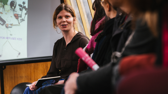Musiker og komponist Mija MIlovic deltager i panelet om musikpædagogik i et sårbart rum. Foto: Paul Bourdrel